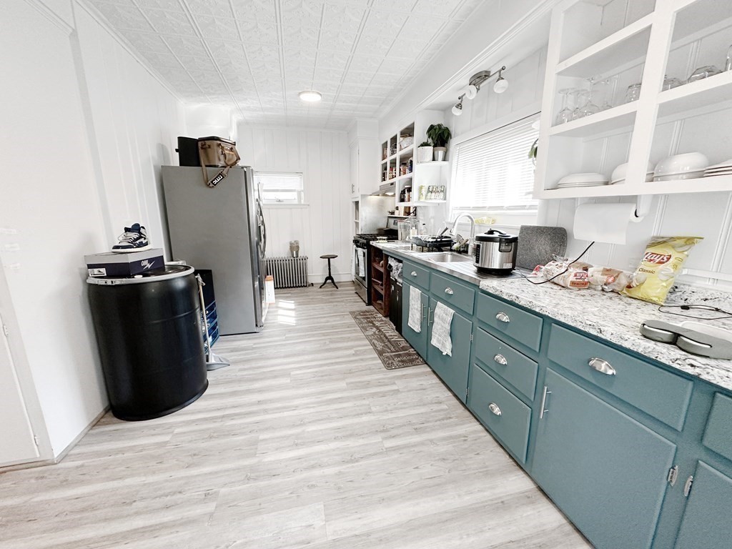 712-722 Eastern Avenue Fall River, MA 02723 - Photo 10 of 30