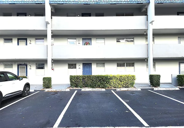 $99,000 | 7787 Golf Cir Drive, Unit 109, Margate, FL 33063