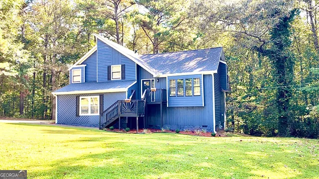 a house view with a outdoor space
