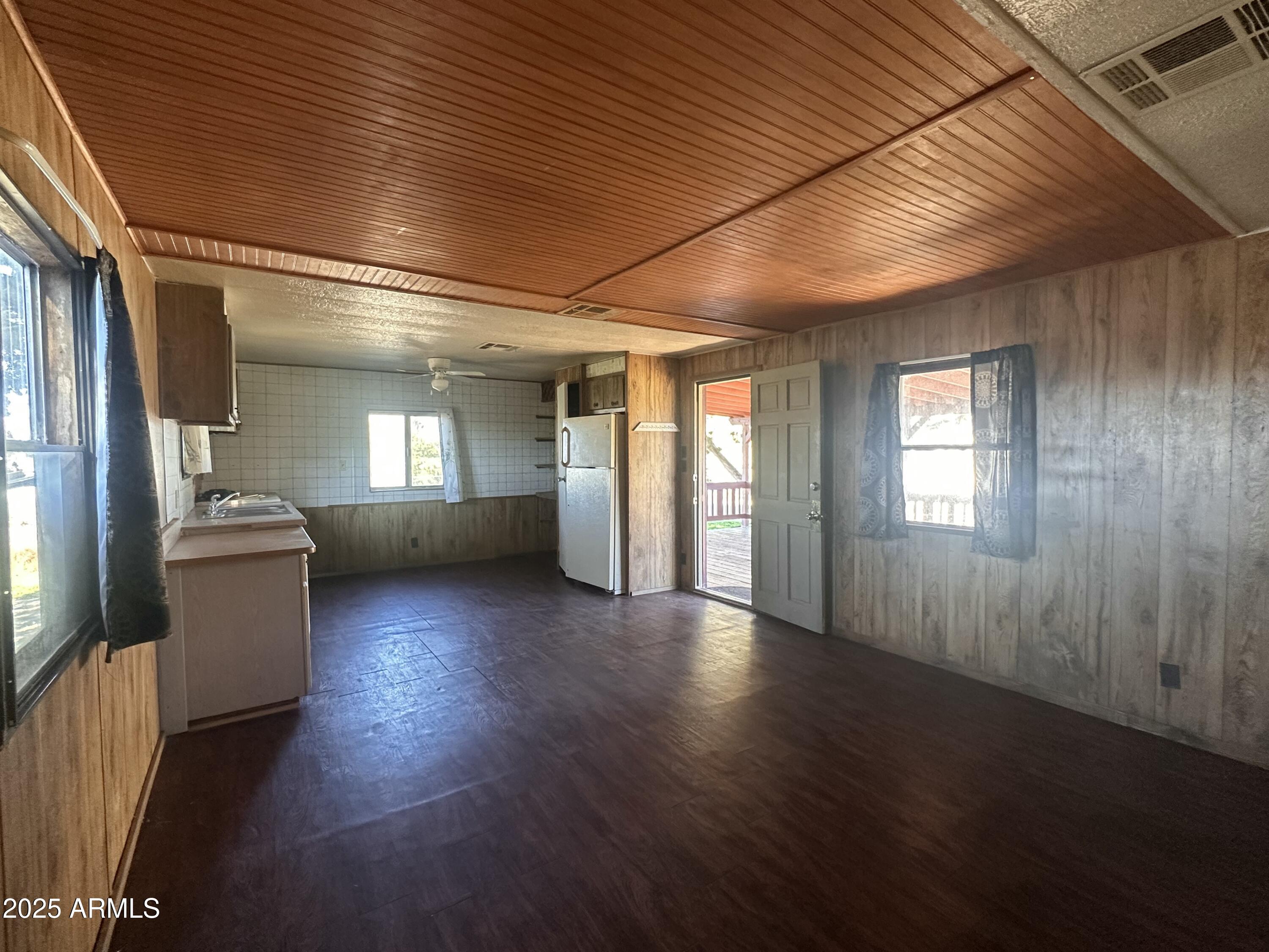 3280 East Maybe Manana Way Rimrock, AZ 86335 - Photo 7 of 16 Family room