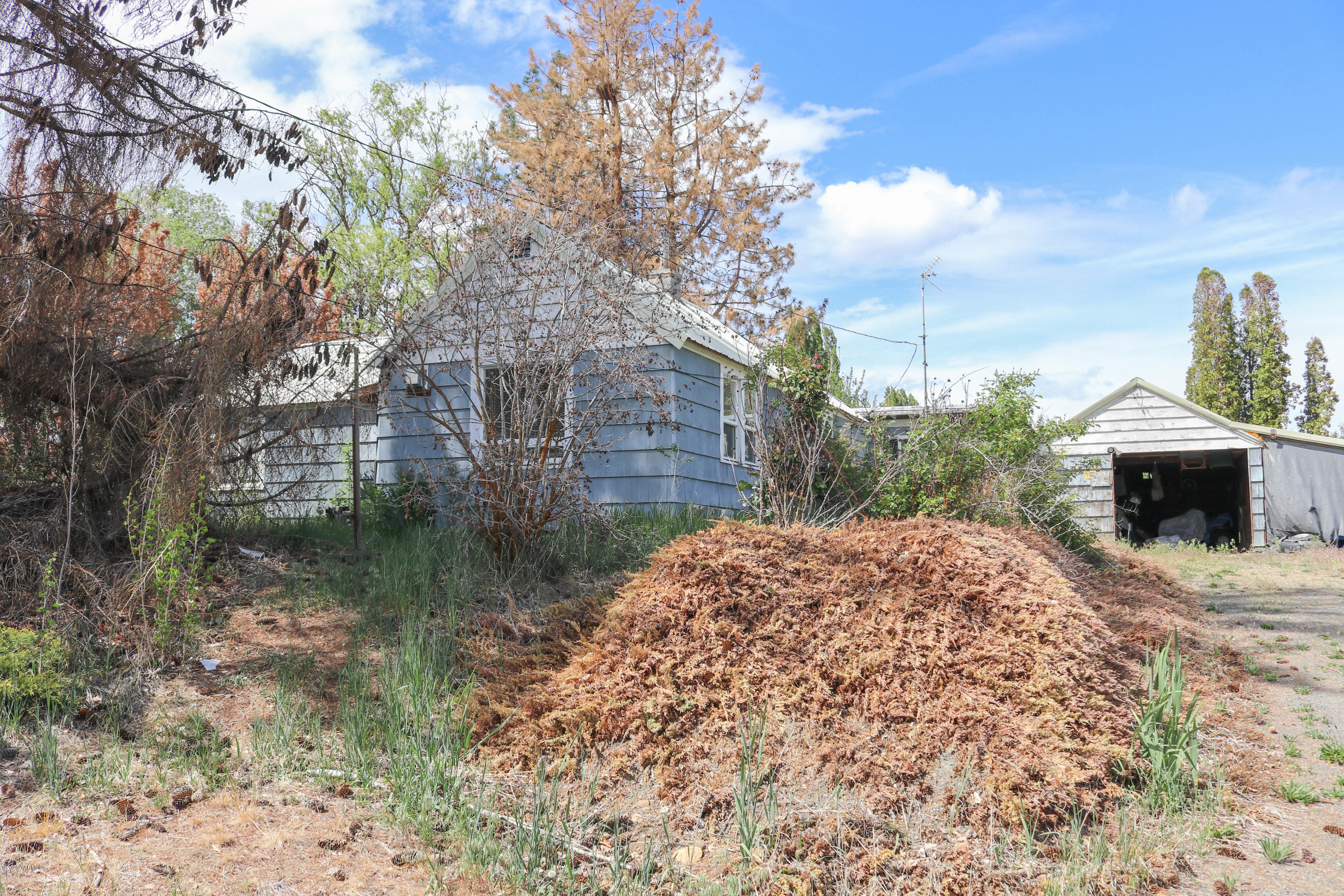 2412 Carlson Road Yakima, WA 98903 - Photo 2 of 24 a view of a house with a yard