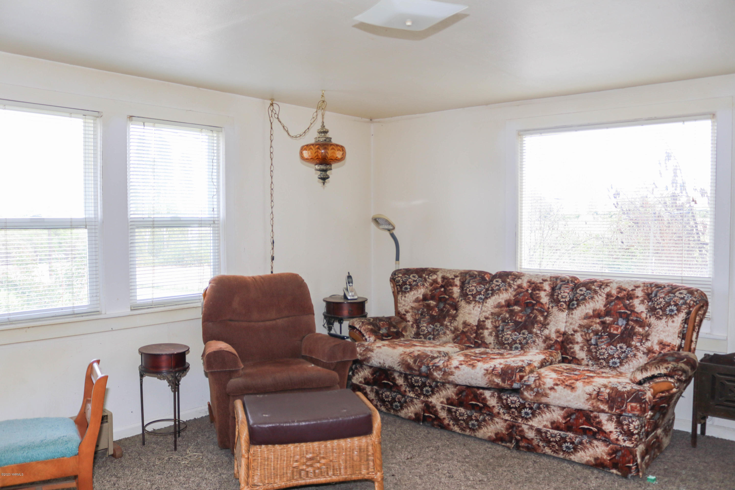 2412 Carlson Road Yakima, WA 98903 - Photo 4 of 24 a living room with furniture and a window