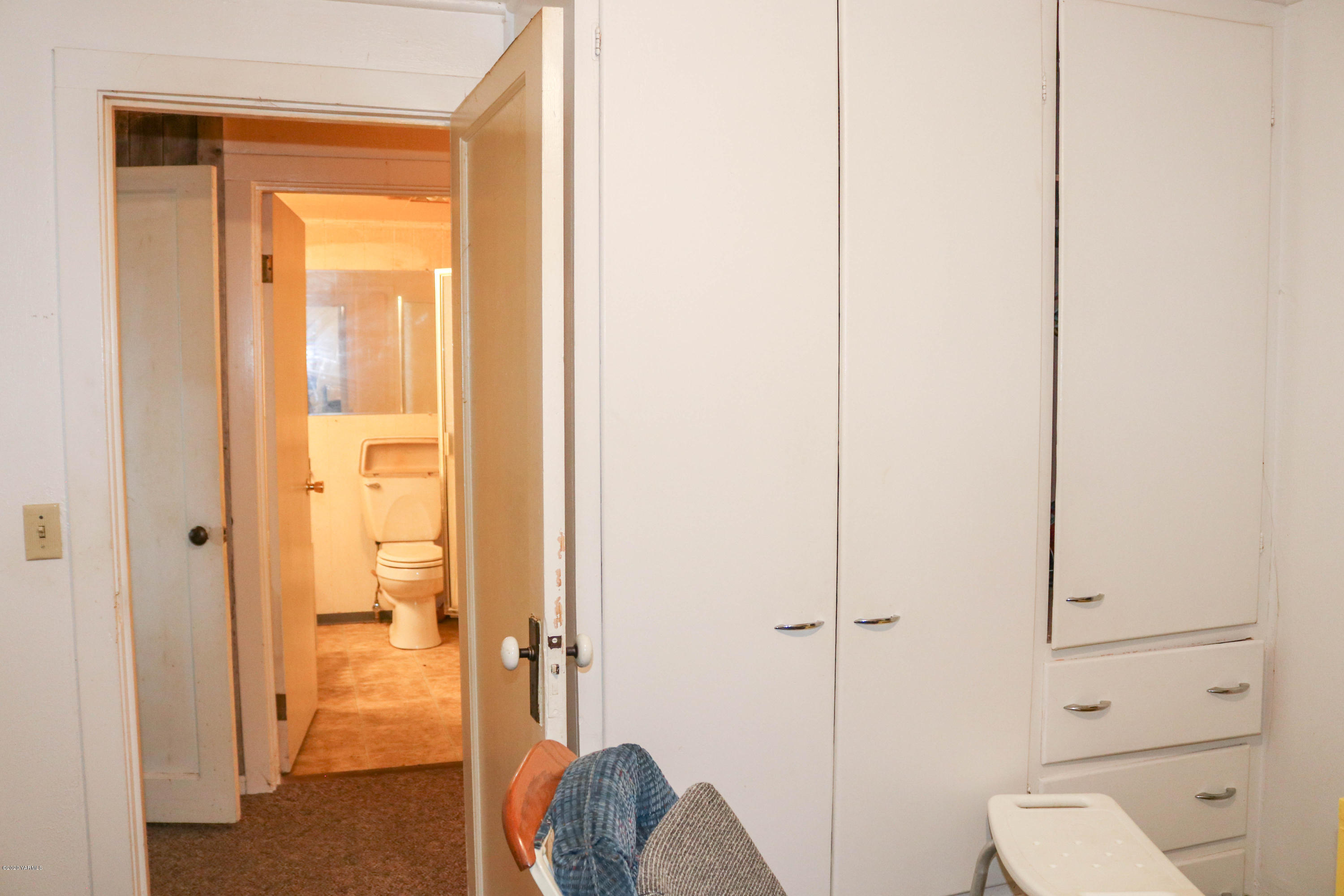 2412 Carlson Road Yakima, WA 98903 - Photo 9 of 24 a view of a bathroom from the hallway