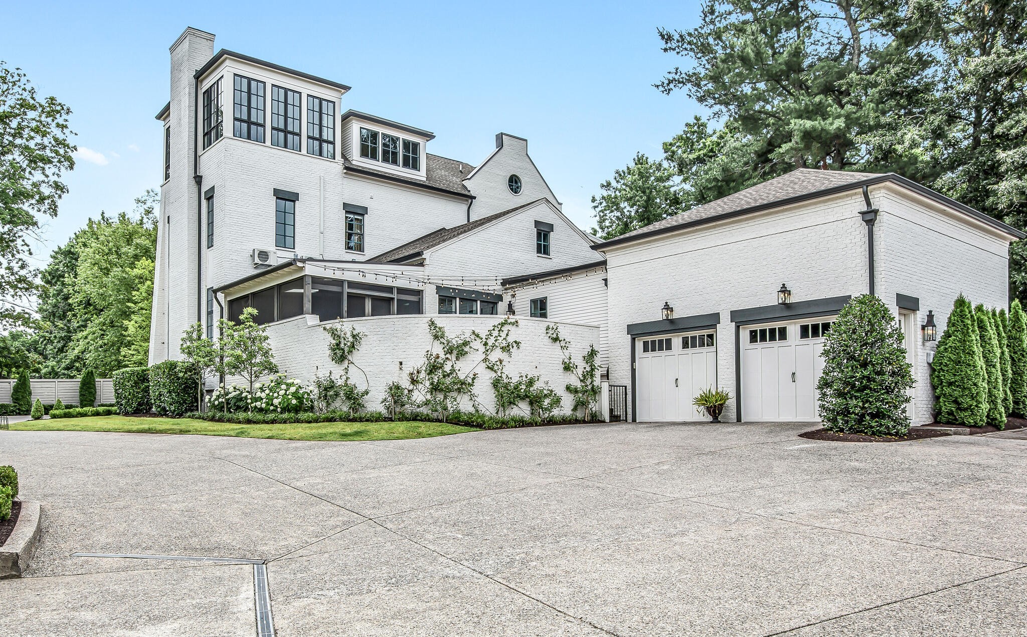 1132 Glenwood Avenue Nashville, TN 37204 - Photo 1 of 61 a front view of a house with a garden