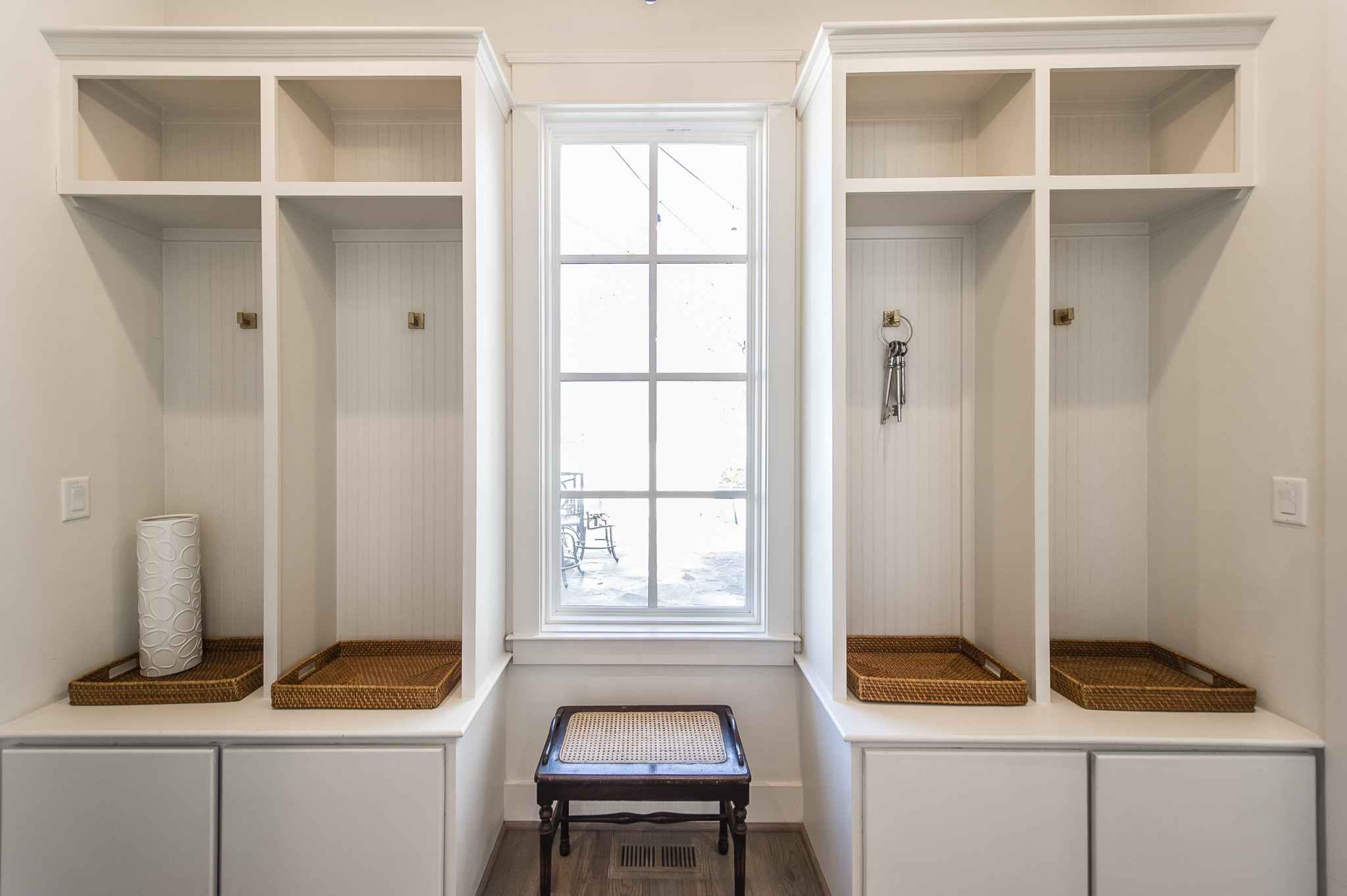 1132 Glenwood Avenue Nashville, TN 37204 - Photo 25 of 61 a room that has a window and a dresser in it