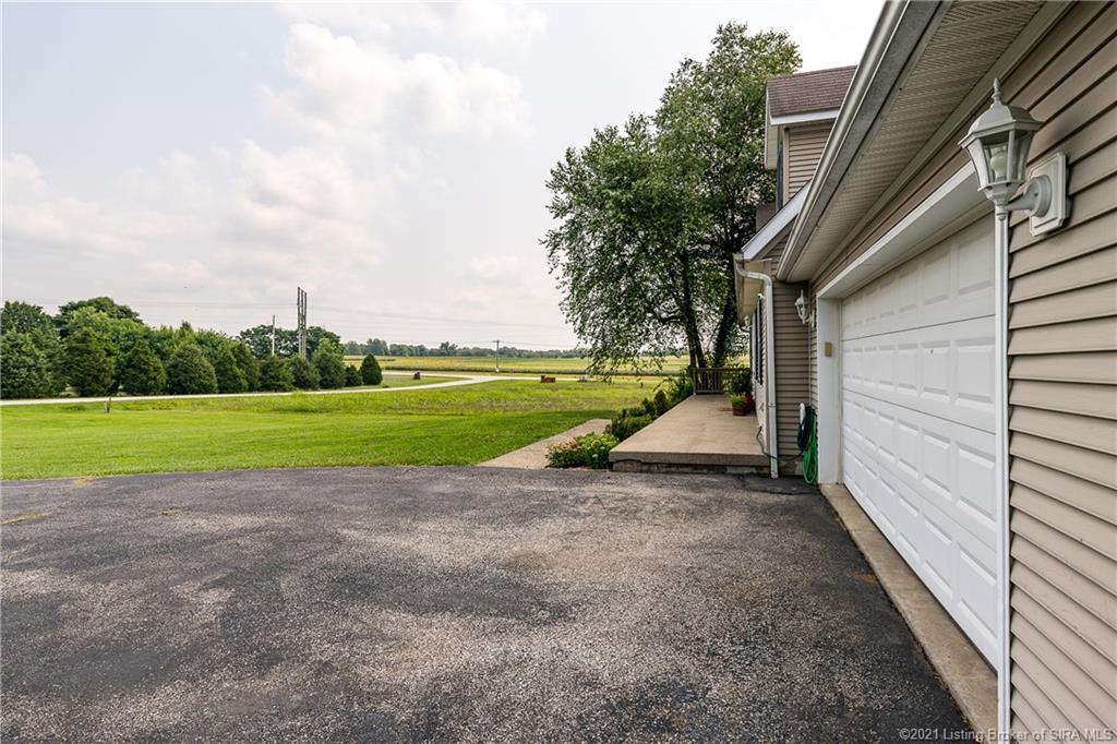 6001 Rising Fawn Court Georgetown, IN 47122 - Photo 5 of 50