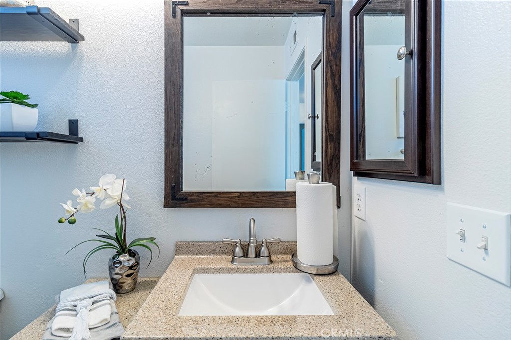5689 Applecross Drive Riverside, CA 92507 - Photo 26 of 39 Bathroom