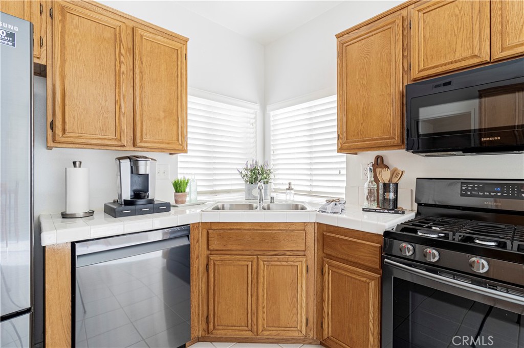 5689 Applecross Drive Riverside, CA 92507 - Photo 7 of 39