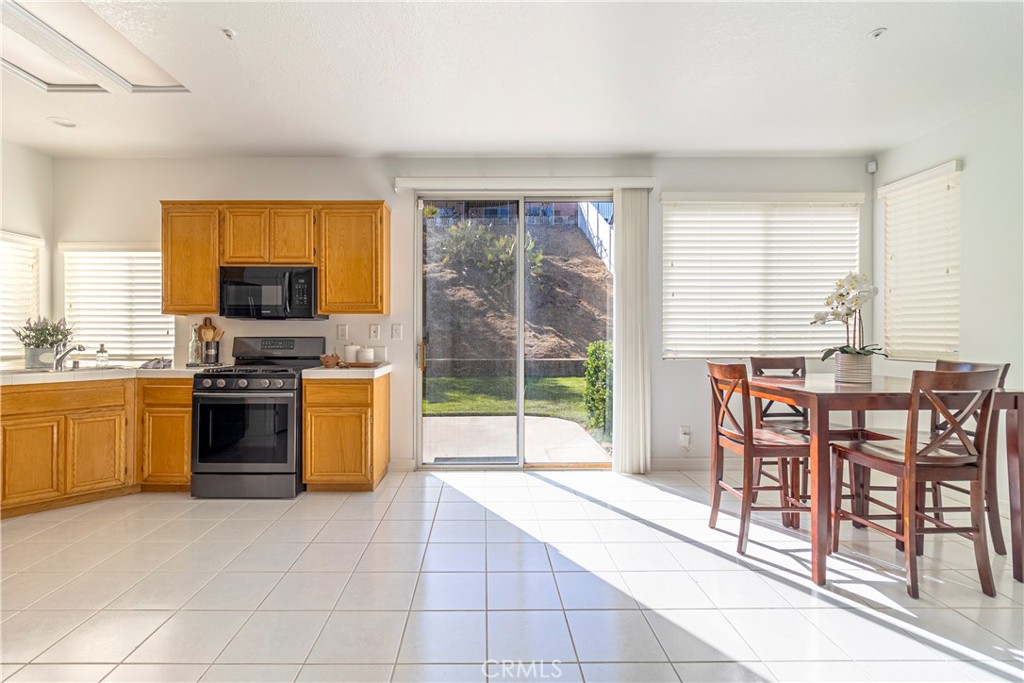 5689 Applecross Drive Riverside, CA 92507 - Photo 10 of 39