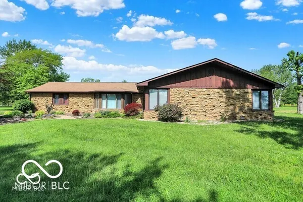 $575,000 | 5272 Graham Road, Whiteland, IN 46184