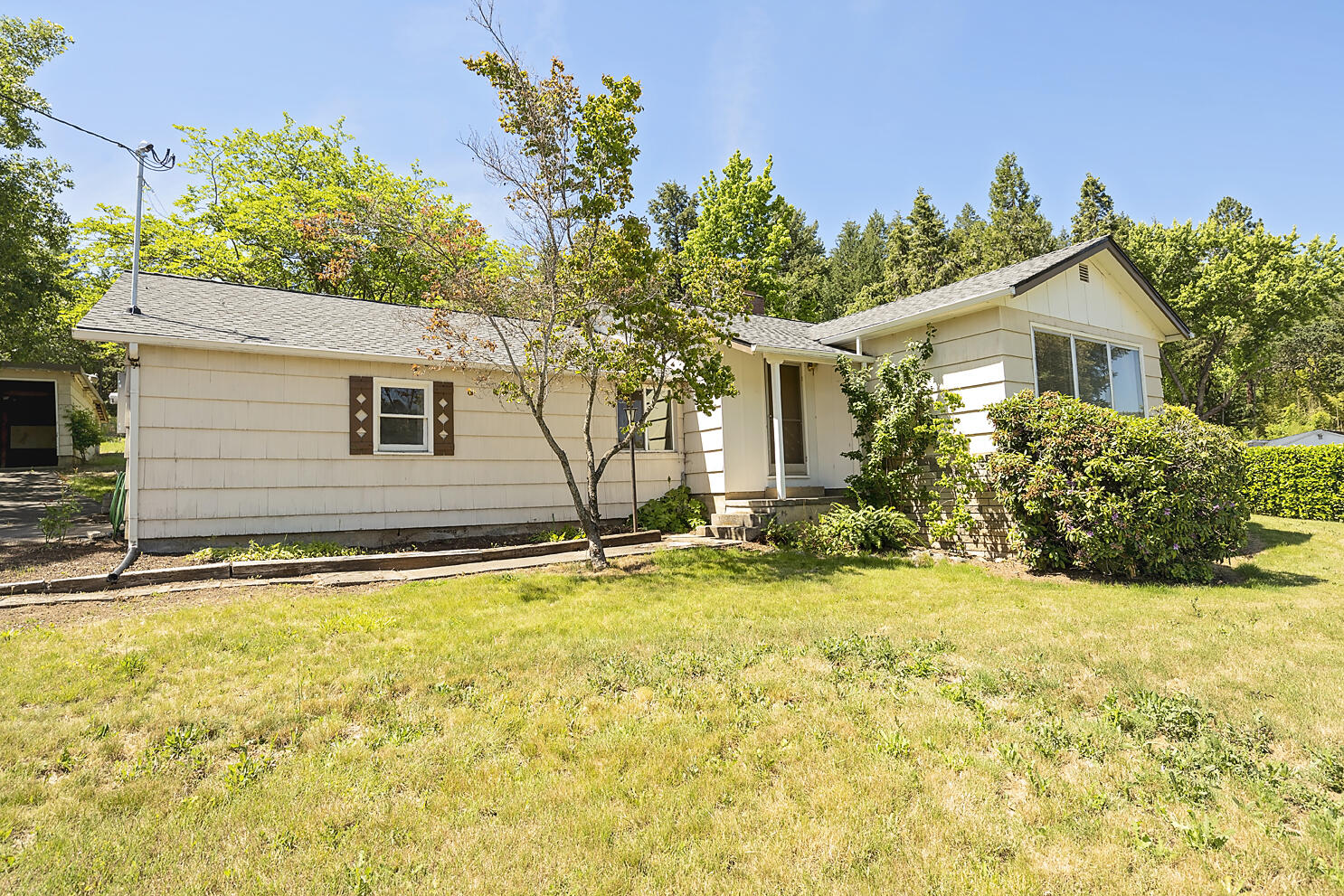 6565 Pioneer Road Medford, OR 97501 - Photo 3 of 25 Pioneer _010