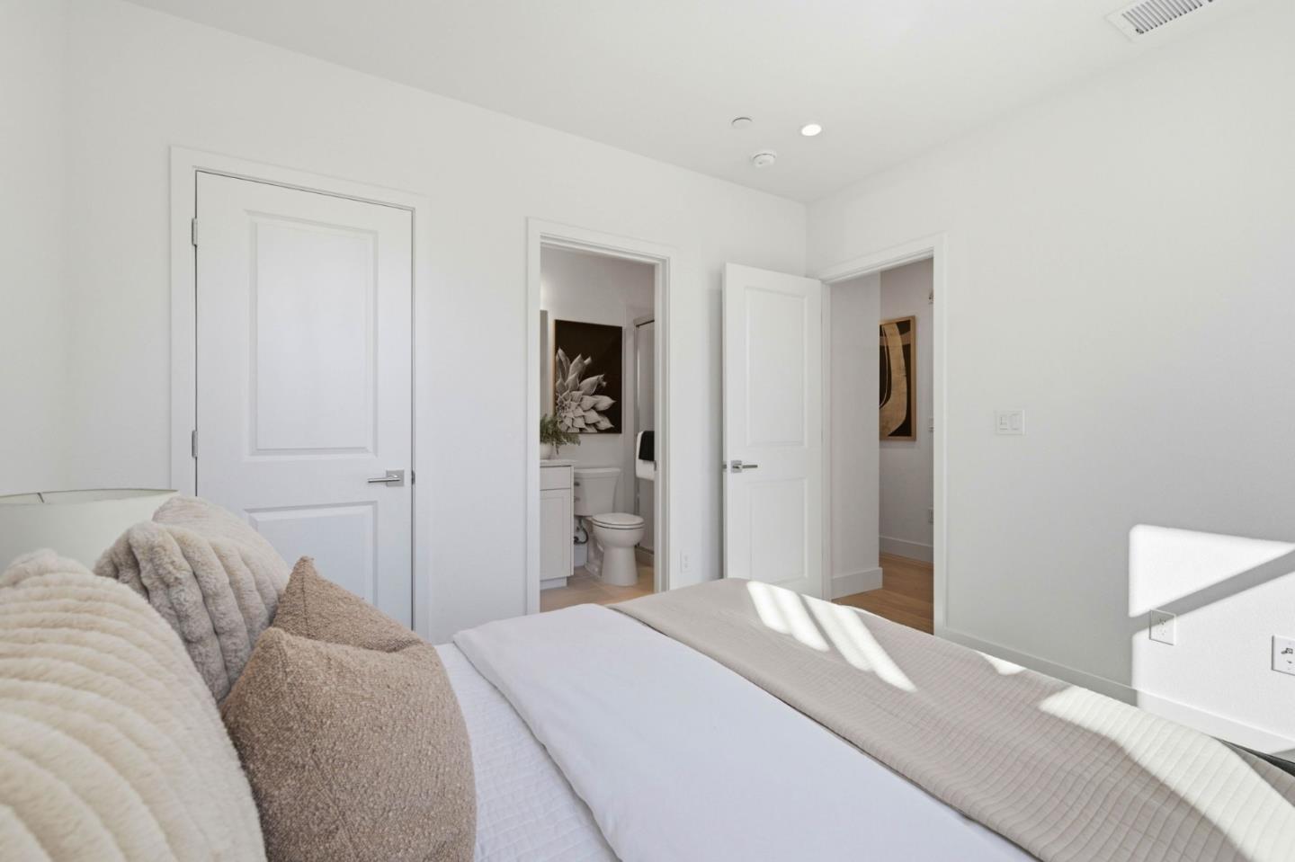 2739 Oak Road Walnut Creek, CA 94597 - Photo 3 of 22