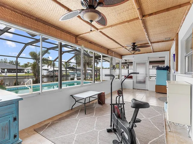 a room with lots of tables and chairs