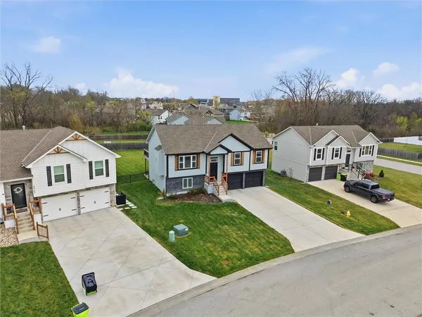 $384,900 | 20705 Copper Creek Drive, Peculiar, MO 64078
