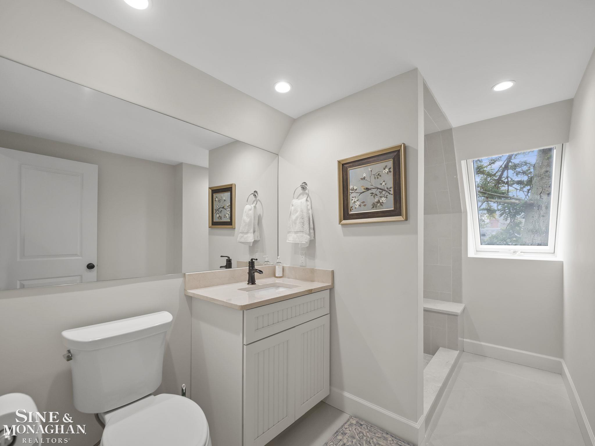 277 Cloverly Road Grosse Pointe, MI 48236 - Photo 28 of 46 3rd Floor Bathroom