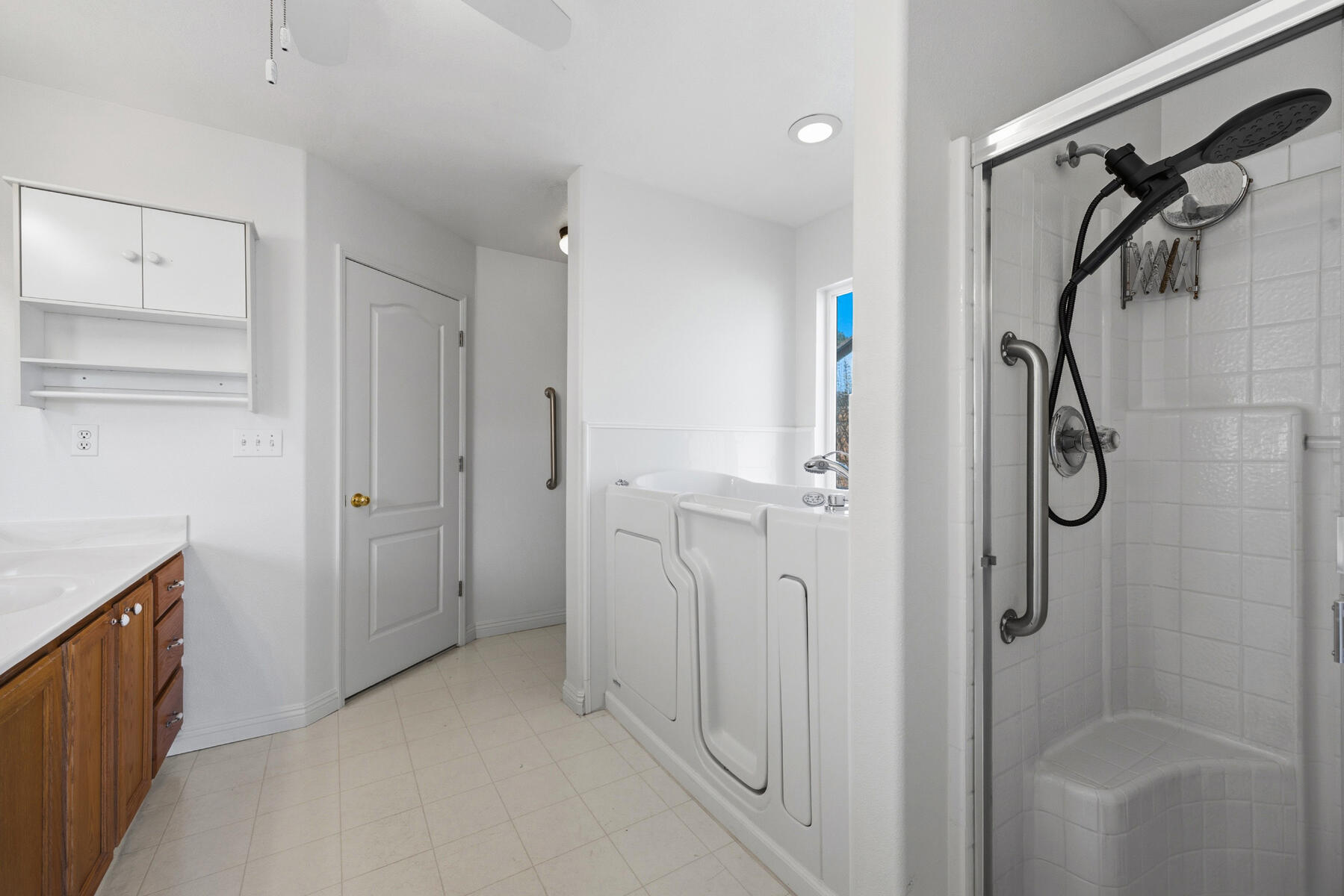 1752 Modoc Avenue Tulare, CA 93274 - Photo 35 of 45 35 - Master Bathroom (3)
