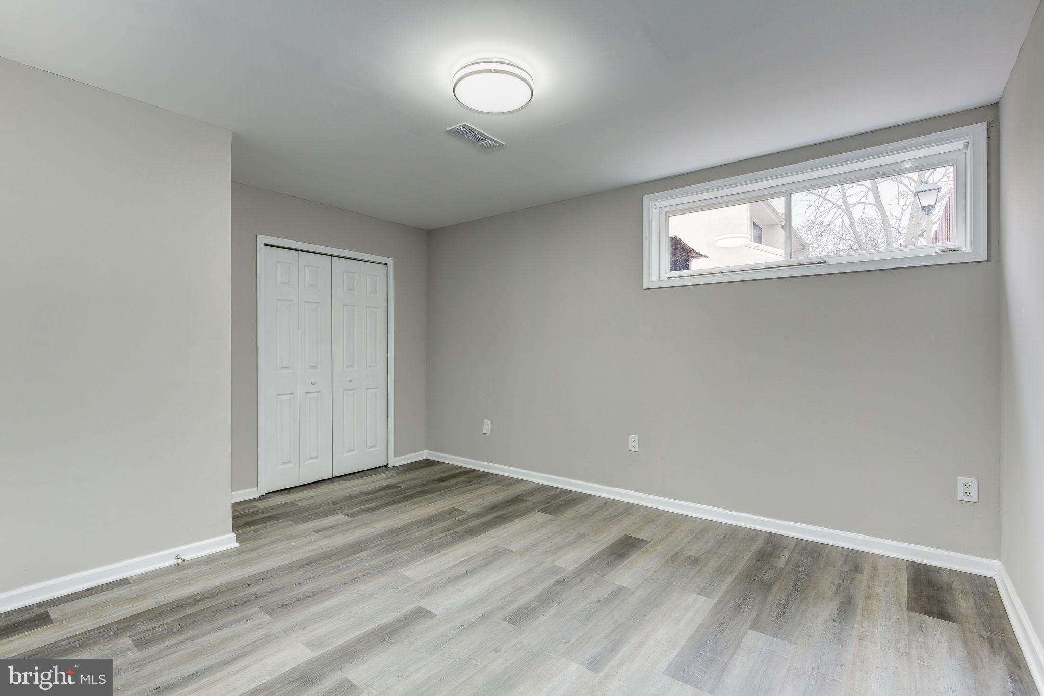 2394 Southgate Square Reston, VA 20191 - Photo 37 of 58 wooden floor in a room