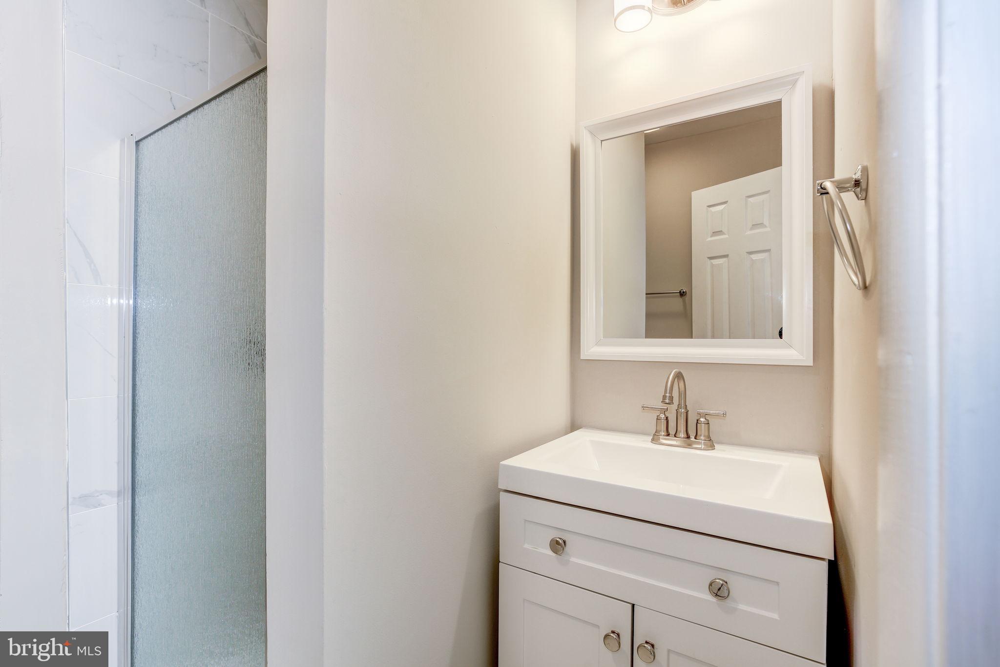 2394 Southgate Square Reston, VA 20191 - Photo 41 of 58 a bathroom with a sink a mirror