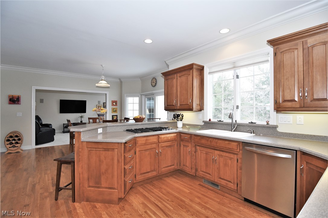 659 Sunridge Road Fairlawn, OH 44333 - Photo 8 of 35 Kitchen with breakfast bar with view into great room