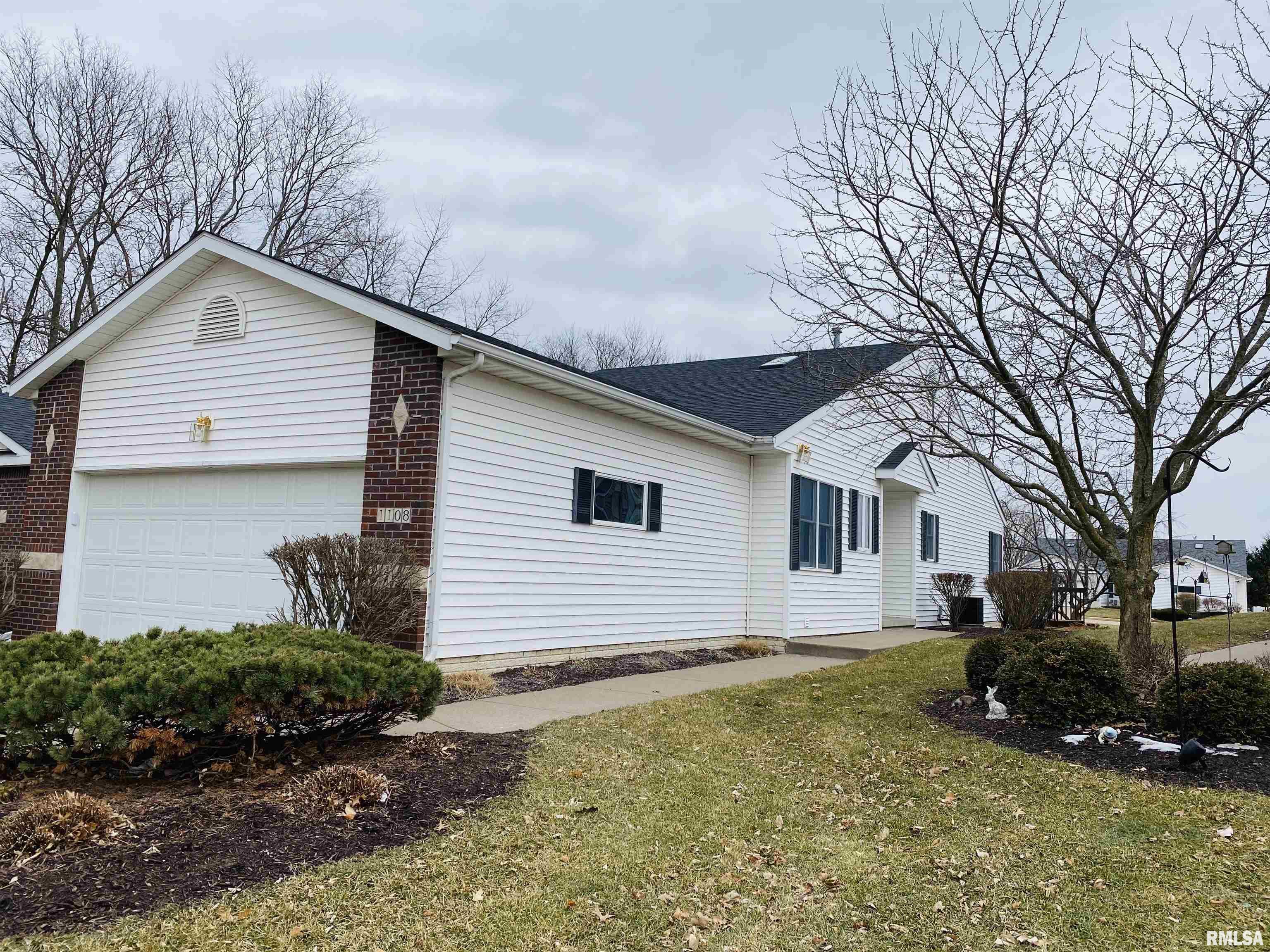 1108 Iowa Dr, Le Claire, IA 52753 | MLS #QC4250920 | Compass