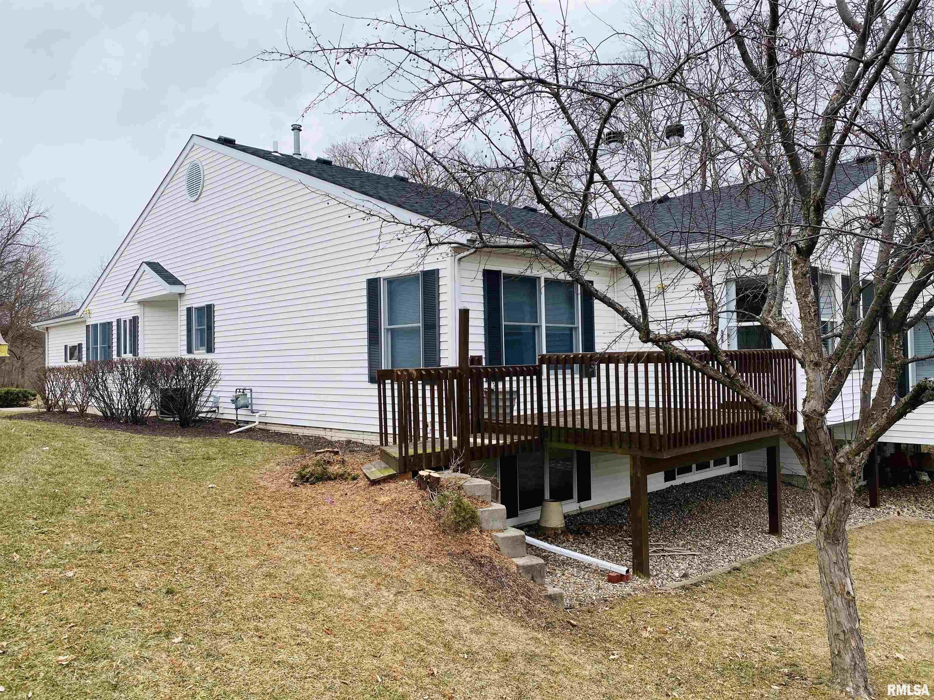 1108 Iowa Dr, Le Claire, IA 52753 | MLS #QC4250920 | Compass