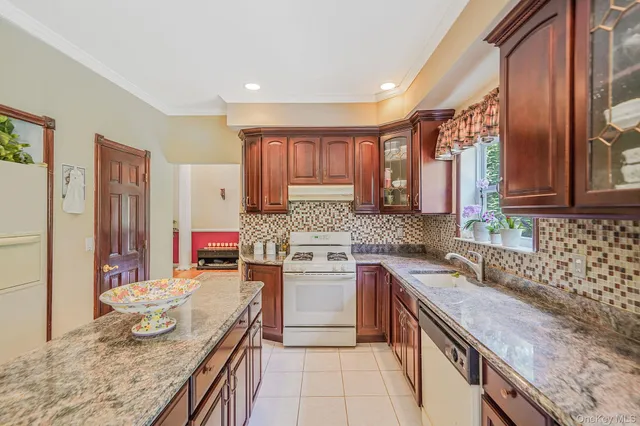 $999,999 | 7 Sara Court, Nesconset, NY 11767