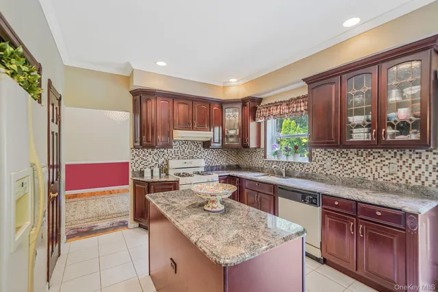 $999,999 | 7 Sara Court, Nesconset, NY 11767