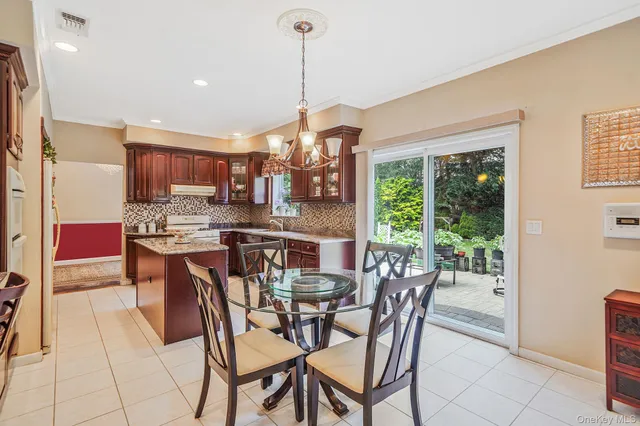 $999,999 | 7 Sara Court, Nesconset, NY 11767