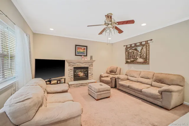 $999,999 | 7 Sara Court, Nesconset, NY 11767