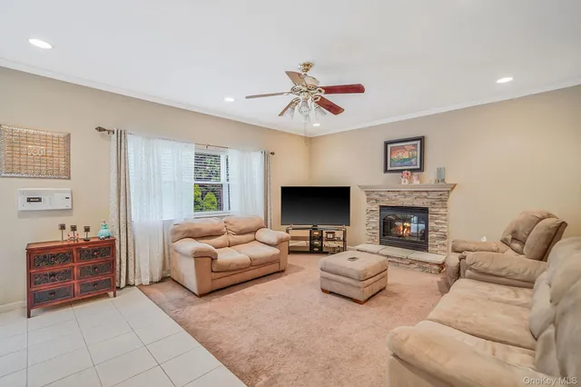 $999,999 | 7 Sara Court, Nesconset, NY 11767