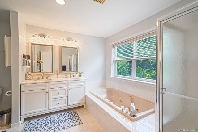 $999,999 | 7 Sara Court, Nesconset, NY 11767