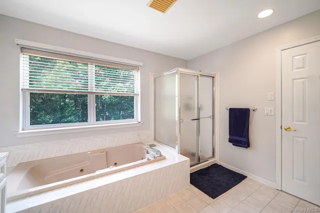 $999,999 | 7 Sara Court, Nesconset, NY 11767