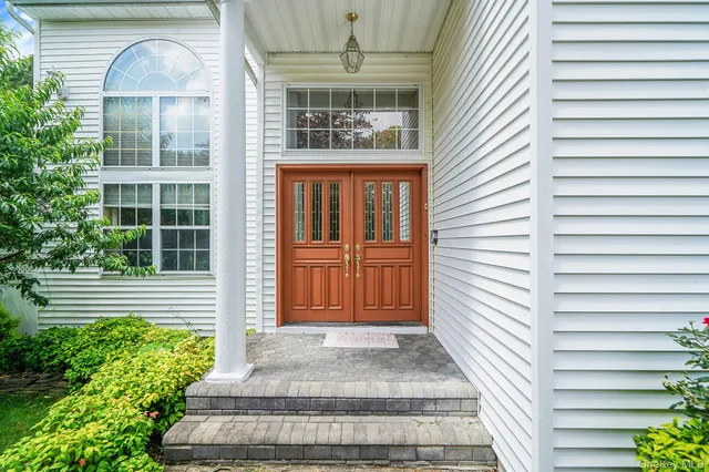 $999,999 | 7 Sara Court, Nesconset, NY 11767