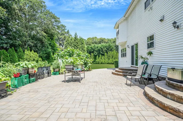 $999,999 | 7 Sara Court, Nesconset, NY 11767