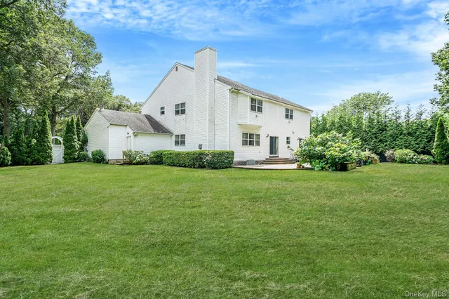 $999,999 | 7 Sara Court, Nesconset, NY 11767