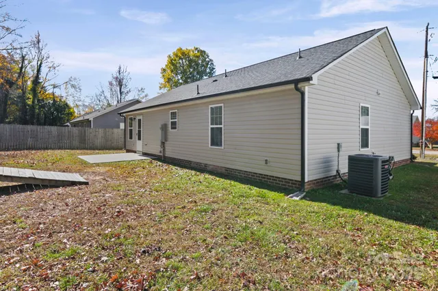 a view of a backyard of the house