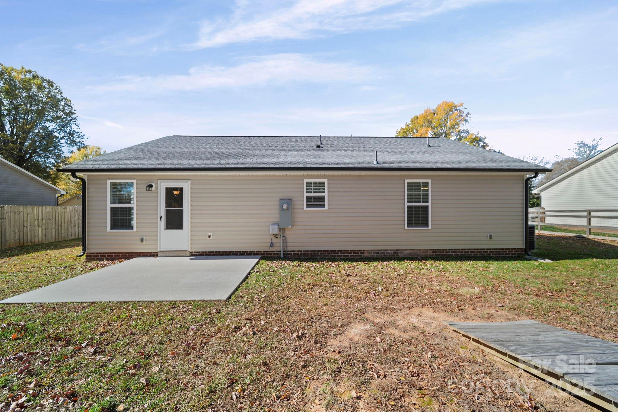 157 Crescent Street Kannapolis, NC 28081 - Photo 34 of 36 a backyard of a house