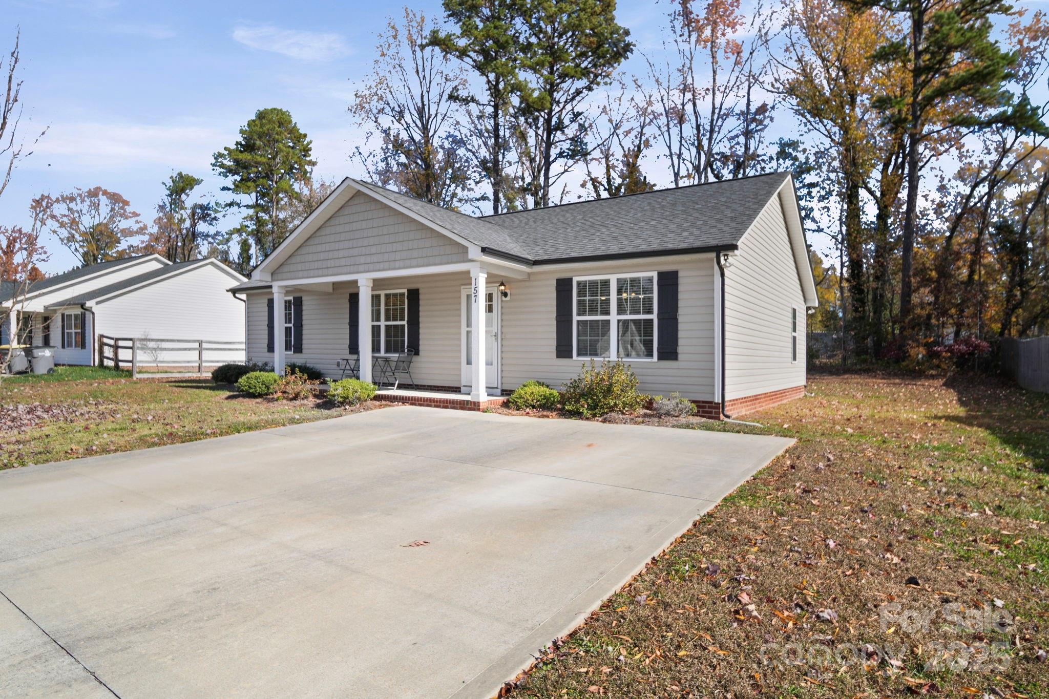 157 Crescent Street Kannapolis, NC 28081 - Photo 4 of 36 a front view of house with yard and trees around