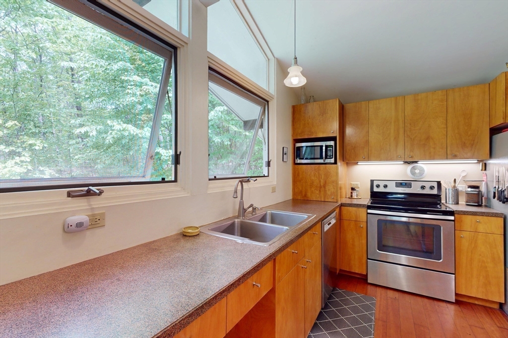 8 Teawaddle Hill Road Leverett, MA 01054 - Photo 9 of 40