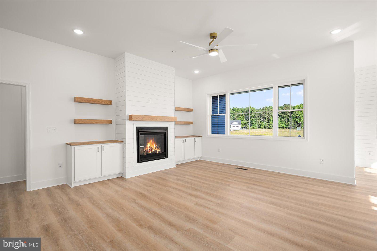 75 King Richard Road Berlin, MD 21811 - Photo 10 of 107 Family room with gas fireplace