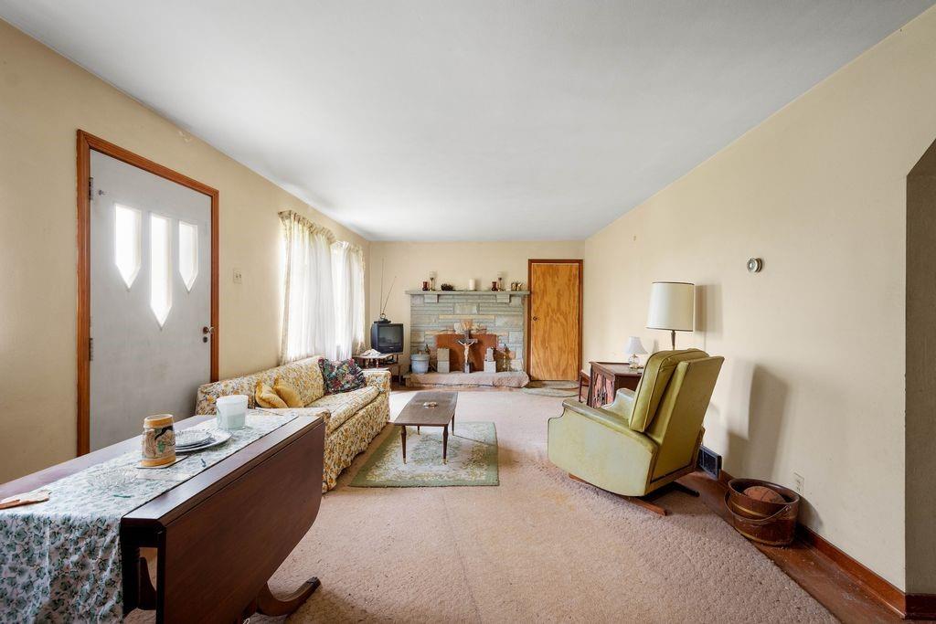 368 Turkeyfoot Road Venetia, PA 15367 - Photo 5 of 28 a living room with furniture and a table