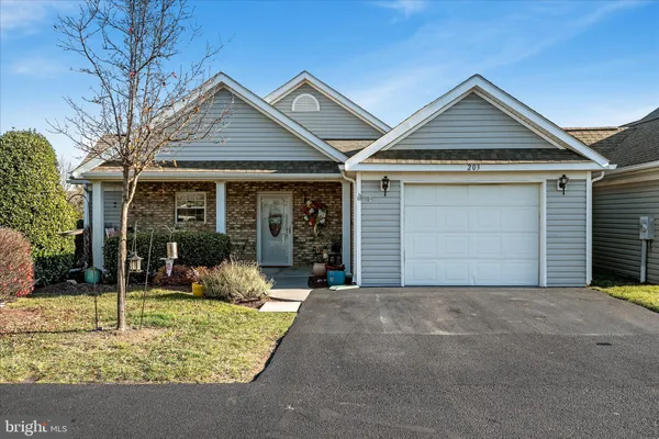 $364,000 | 203 Crestwood Lane, Winchester, VA 22602
