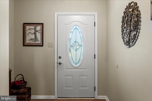 a view of entryway with elevator