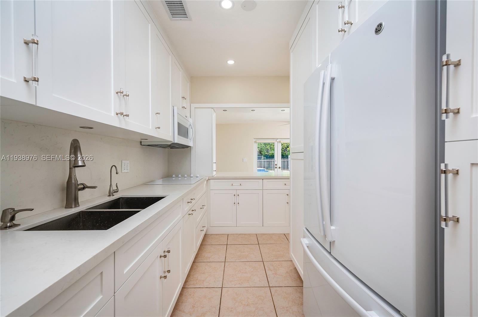 5626 Southwest 69th Avenue Miami, FL 33143 - Photo 13 of 76