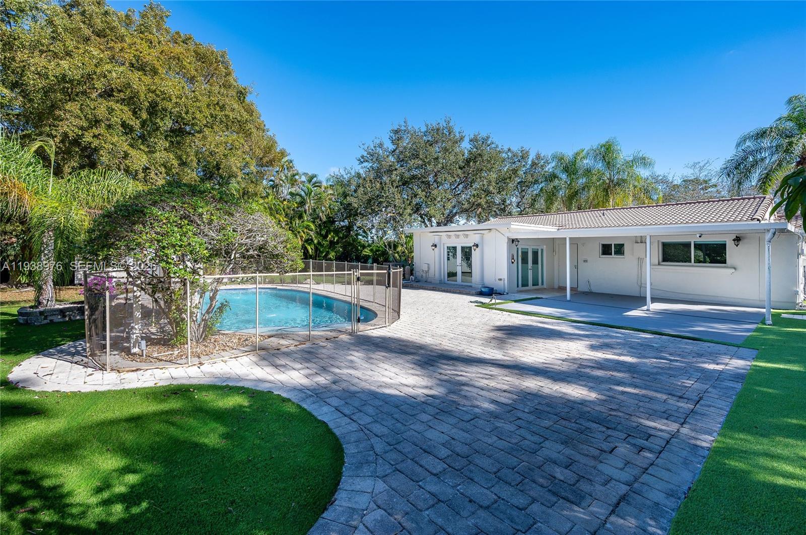 5626 Southwest 69th Avenue Miami, FL 33143 - Photo 40 of 76