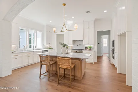 $875,000 | 111 Leaning Oak Drive, Lafayette, LA 70508