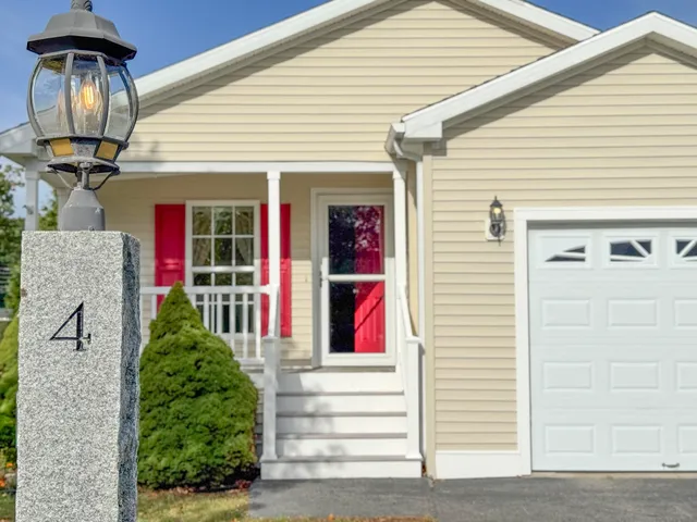 $389,000 | 4 Aspen Way, North Hampton, NH 03862