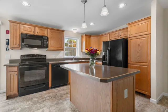 $389,000 | 4 Aspen Way, North Hampton, NH 03862