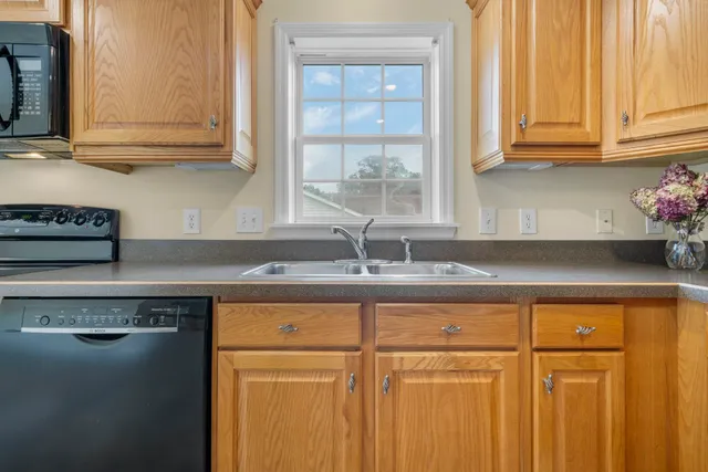 $389,000 | 4 Aspen Way, North Hampton, NH 03862