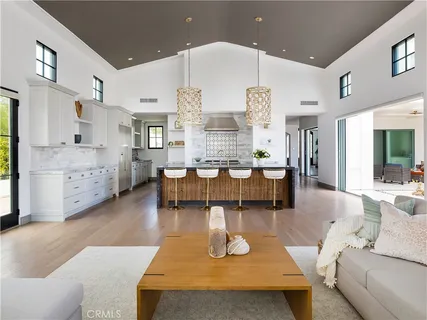 $7,948,888 | 32009 Cape Point Drive, Rancho Palos Verdes, CA 90275